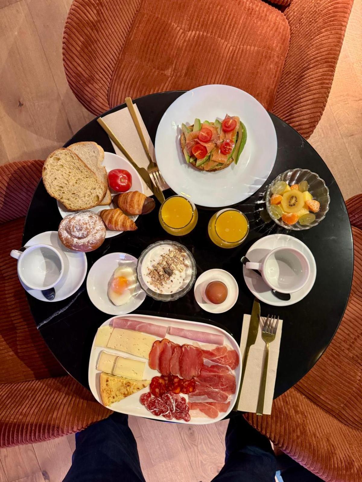Hotel Divino & Apartments 菲格拉斯 外观 照片