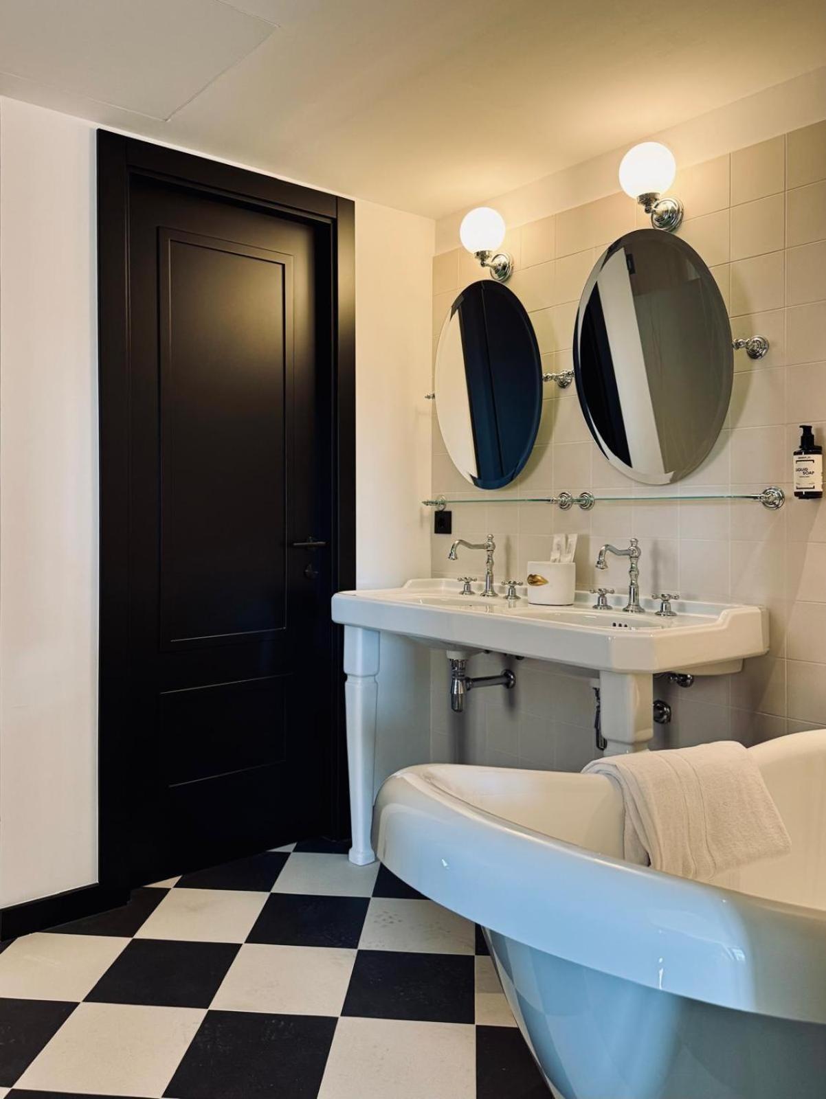 Hotel Divino & Apartments 菲格拉斯 外观 照片