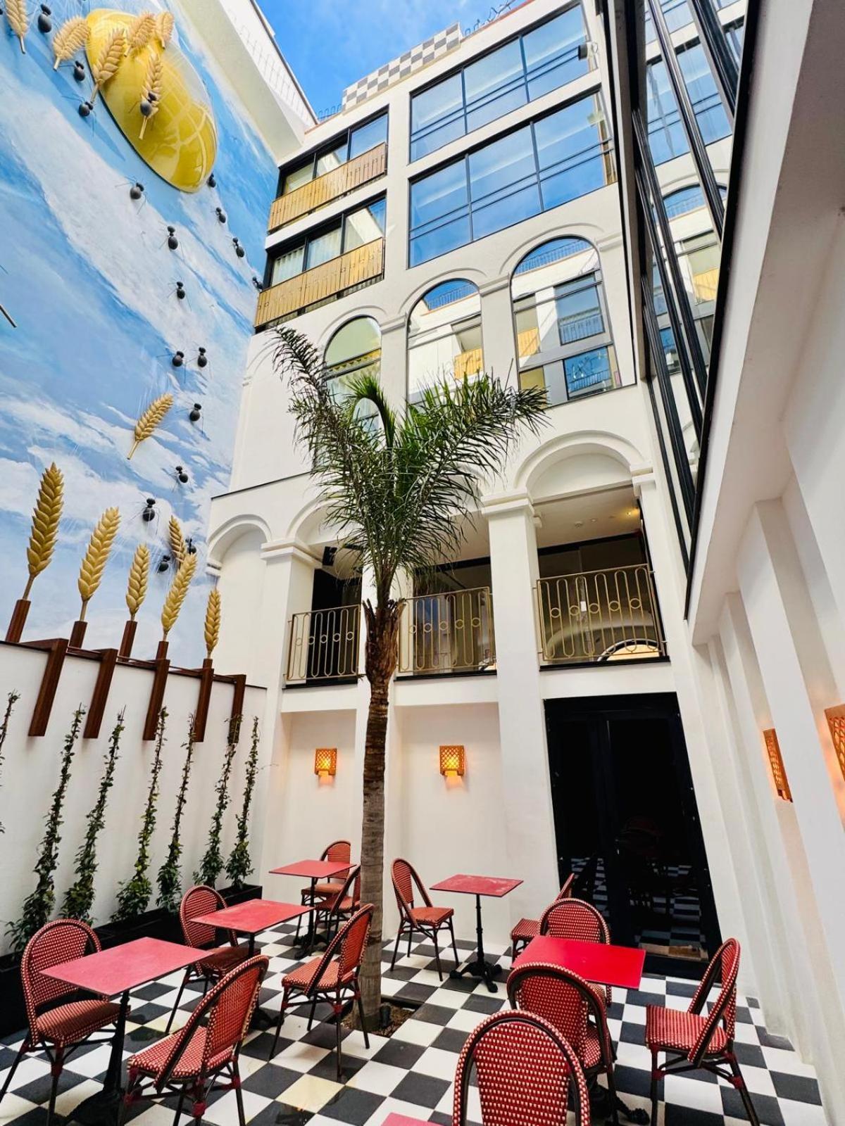 Hotel Divino & Apartments 菲格拉斯 外观 照片