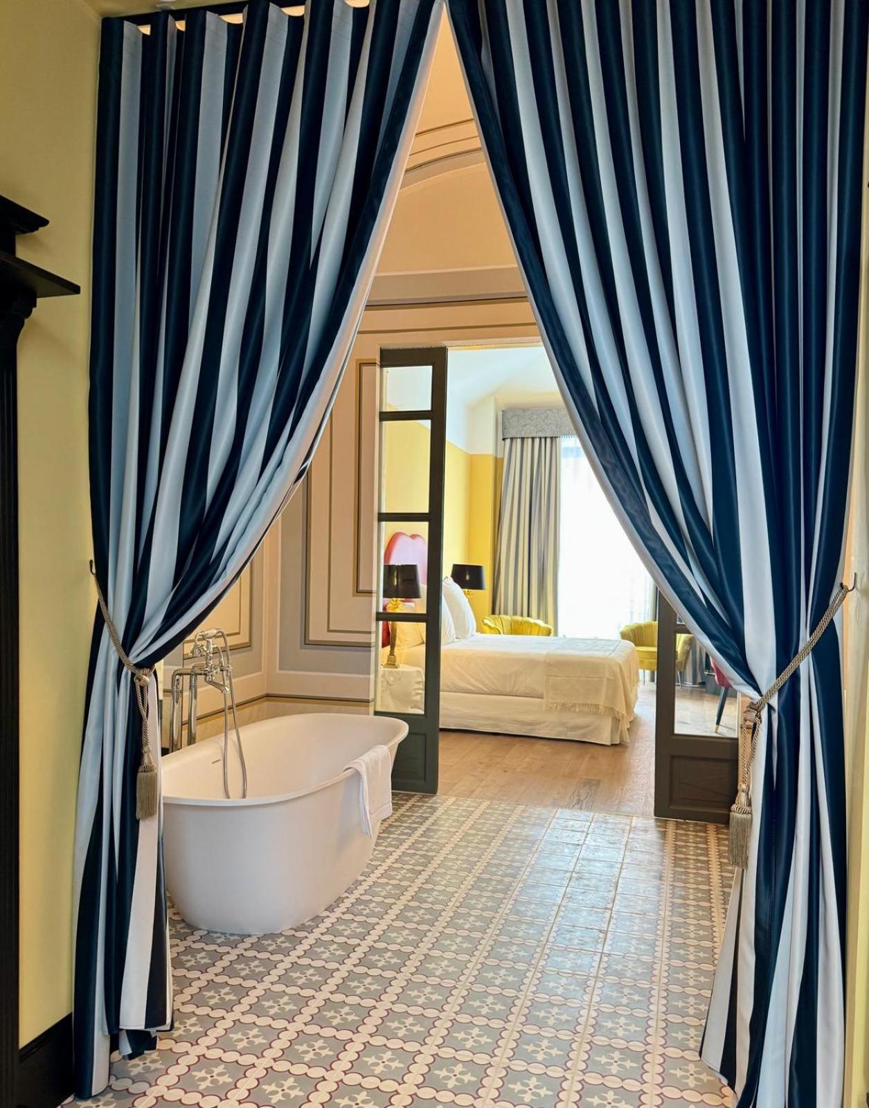 Hotel Divino & Apartments 菲格拉斯 外观 照片